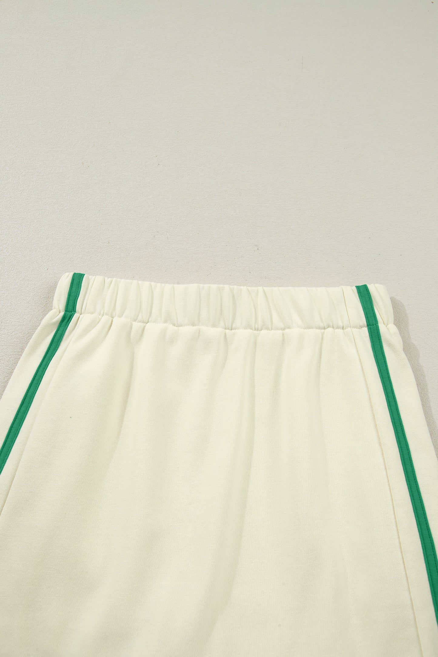 Beige Ribbed Colorblock Trim V Neck Sporty Pullover Mini Skort 2pcs Athleisure Set